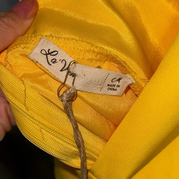 Elegant Yellow Deep V Dress - Picture 3 of 4